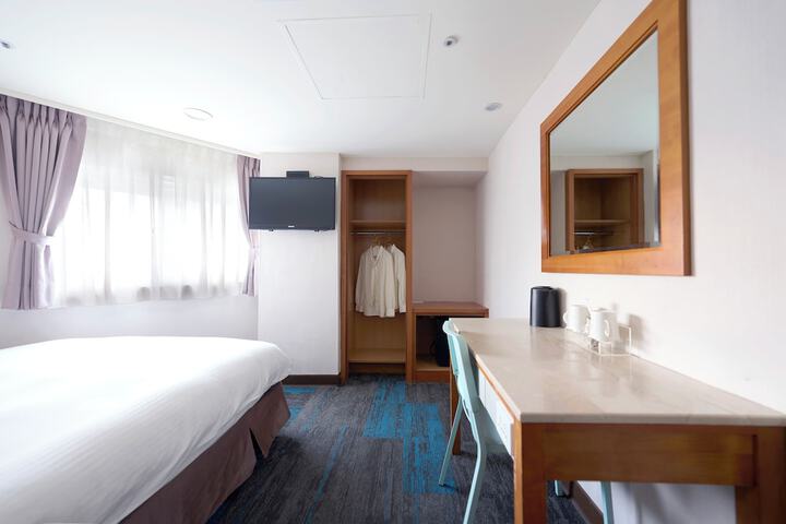 Room 16 of 44