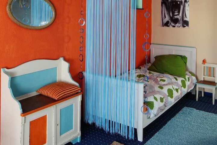 Room 10 of 36