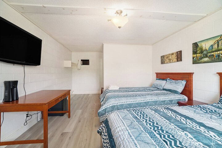 Room 4 of 13