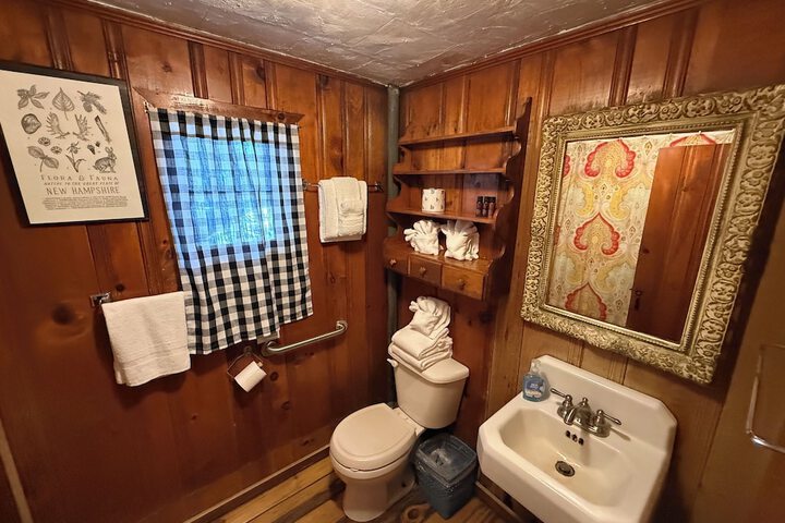Room 145 of 212