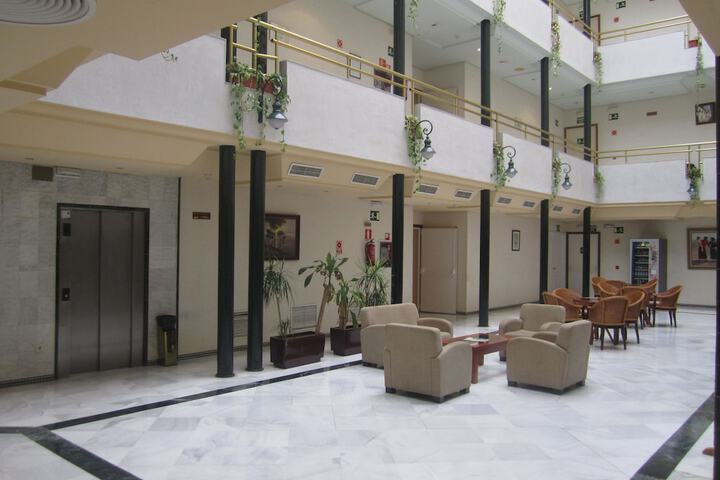 Entrance & Lobby