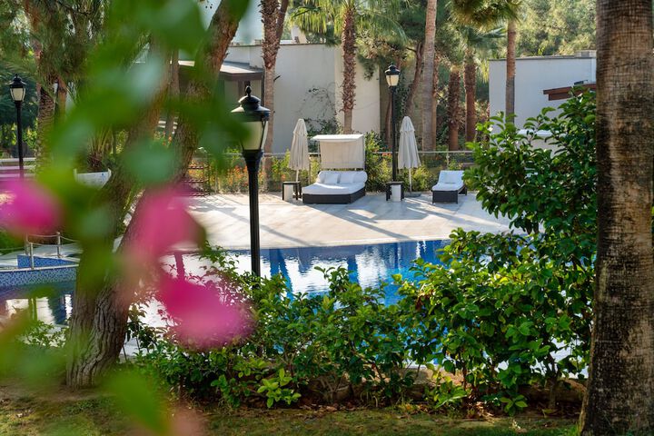 Pool 40 of 79