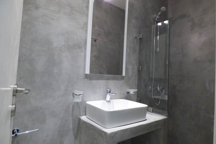 Room 42 of 60