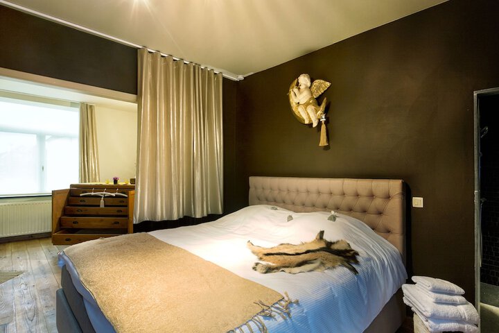 Room 9 of 29