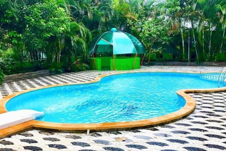 Pool 70 of 96