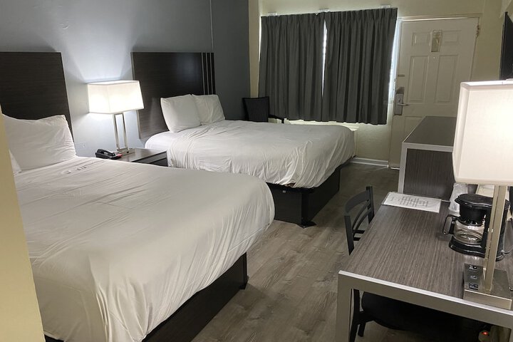 2 Queen Beds (7 of 41)