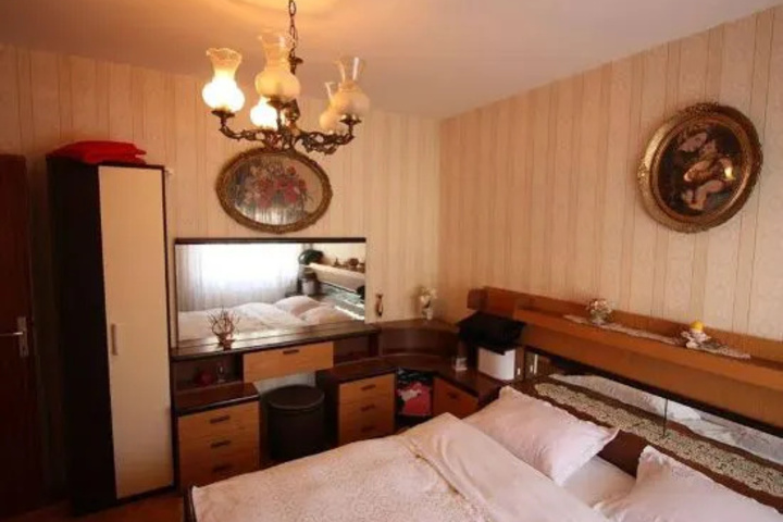 Room 2 of 2
