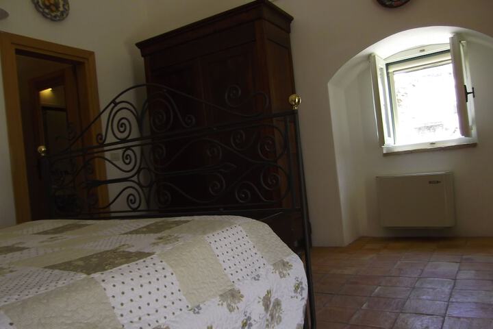 Room 12 of 37