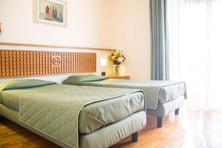 Room 5 of 32