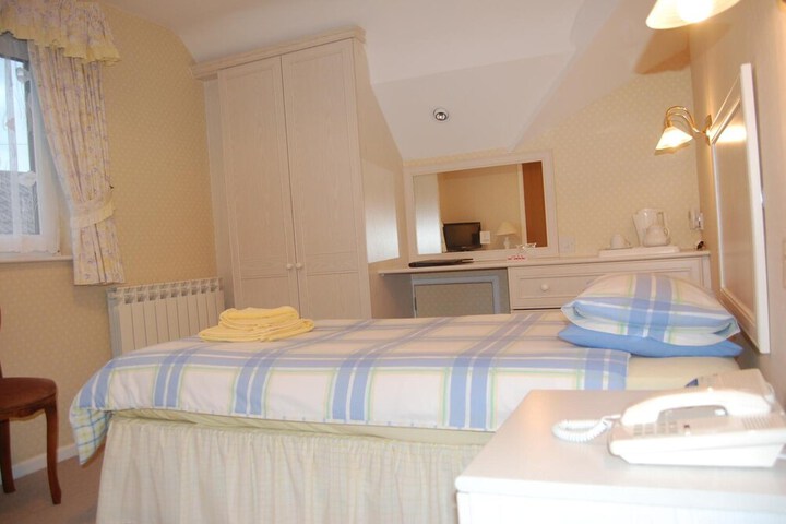 Room 12 of 38
