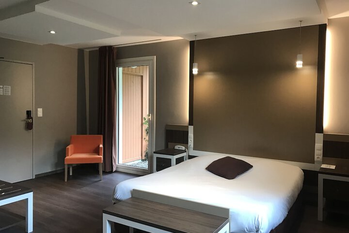 Room 4 of 55