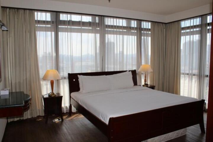 Room 1 of 18