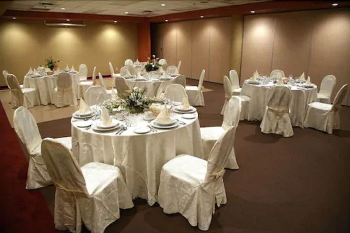 Ballroom/Hall 34 of 44