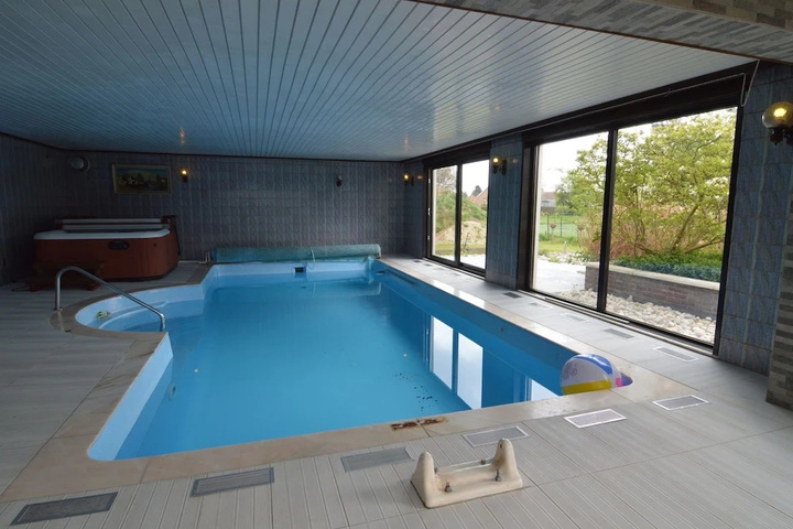 Pool 13 of 18