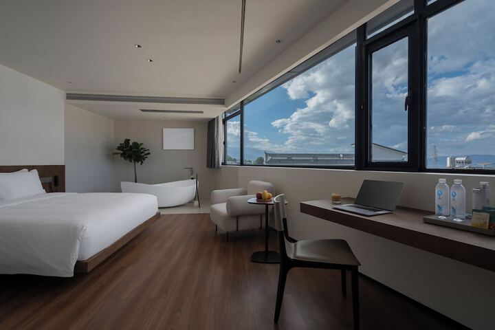 Room 53 of 86