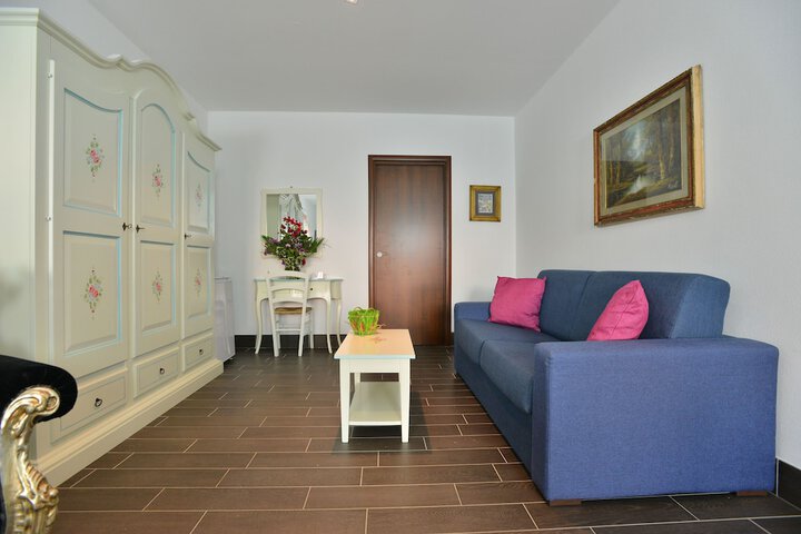 Room 12 of 167