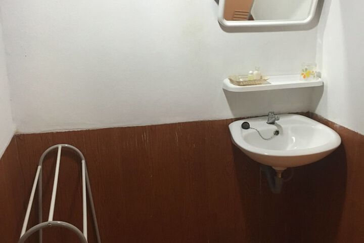Room 16 of 28