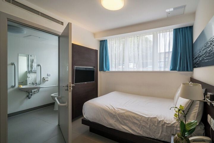 Room 14 of 33