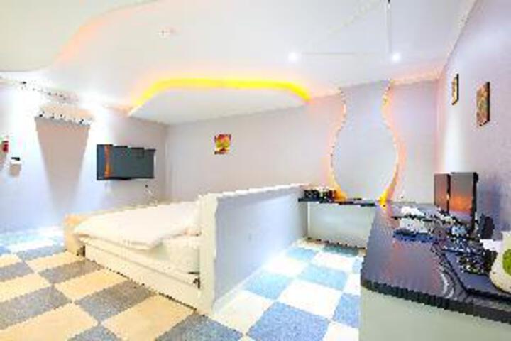 Room 2 of 2