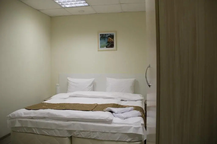 Room 5 of 9