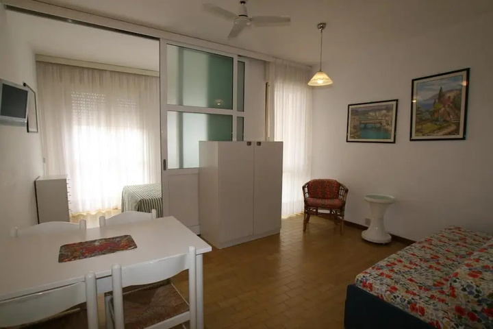 Room 3 of 11