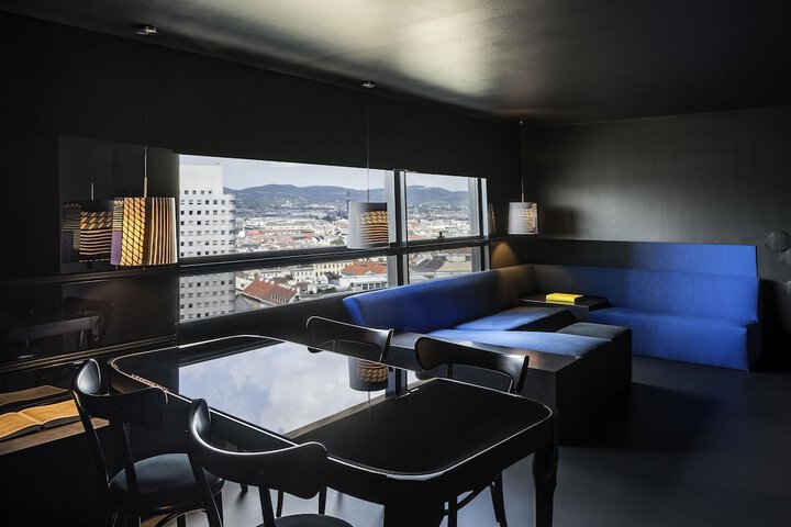 Room 72 of 193