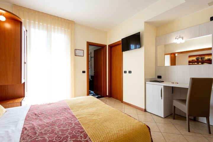 Room 13 of 44