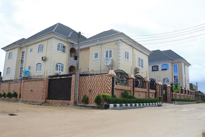 Photo of Resdon Hotel and Suites