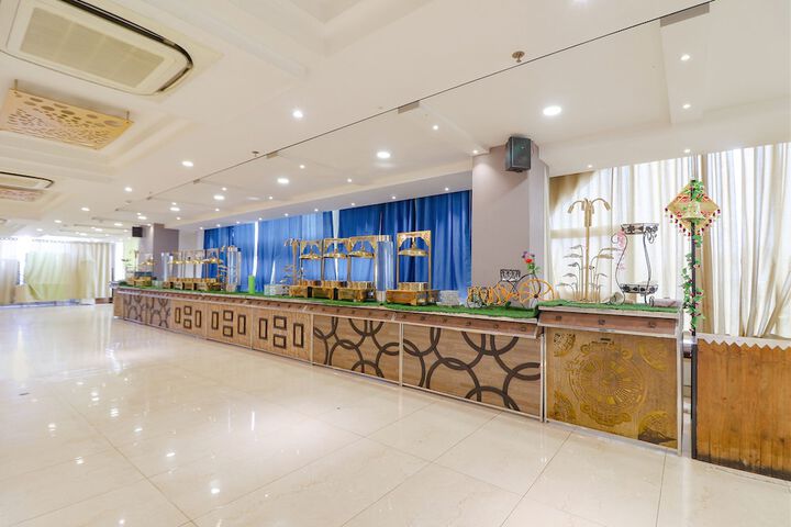 Ballroom/Hall 37 of 43