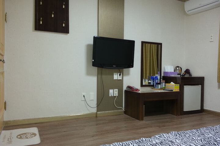 Room 11 of 31