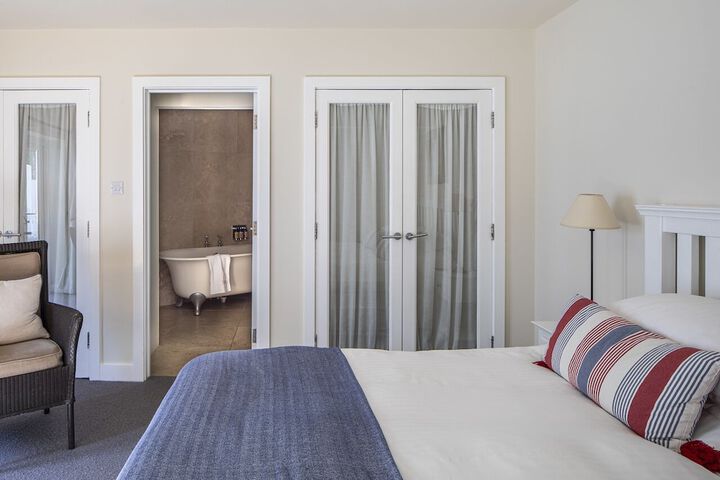 Room 3 of 94