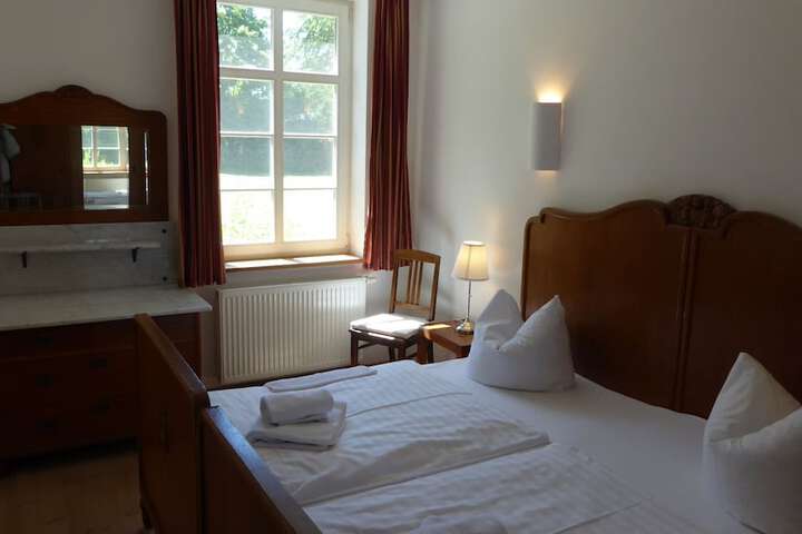 Room 27 of 44