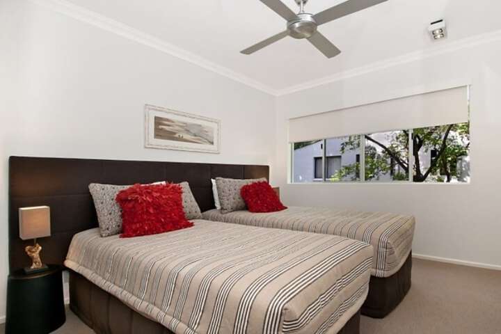 Room 5 of 28