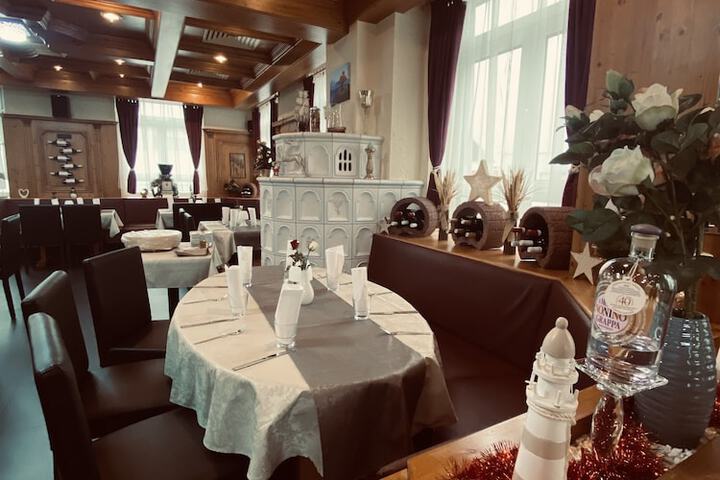 Dining 47 of 63