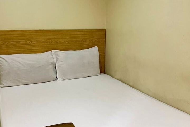 Room 4 of 12