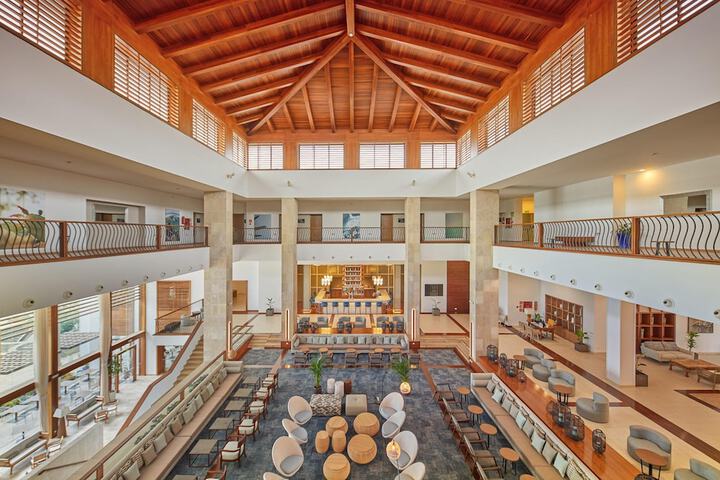 Entrance & Lobby