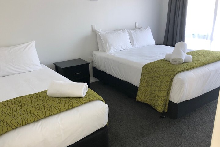 Room 8 of 34
