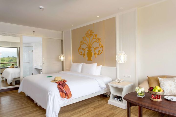 Room 36 of 182