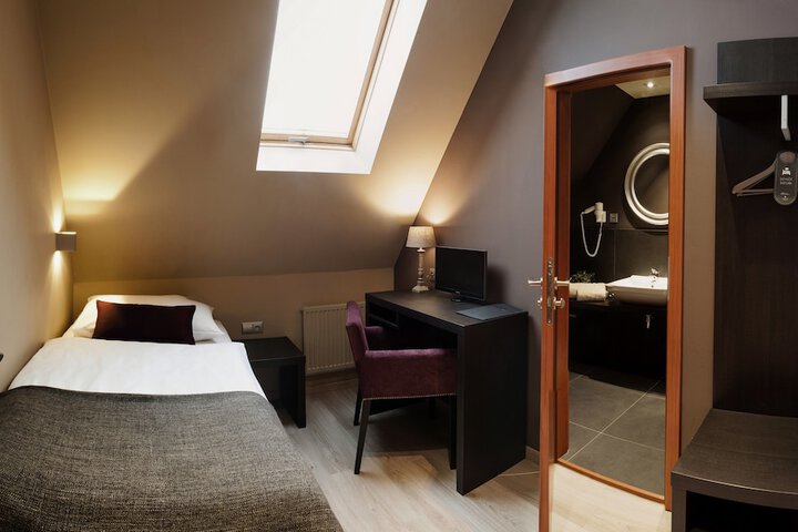 Room 3 of 55