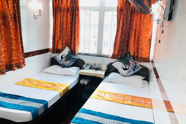Room 12 of 60