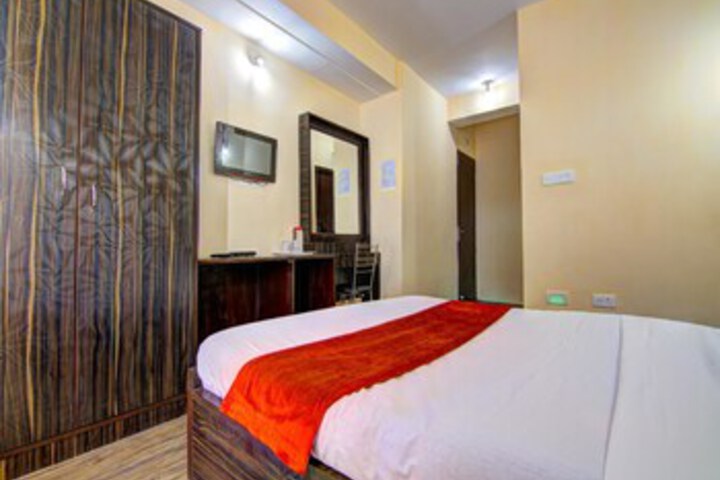 Room 14 of 34