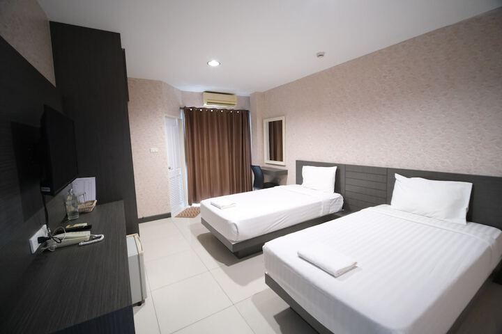 Room 11 of 40
