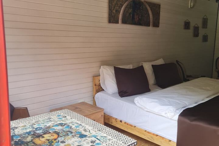 Room 4 of 37