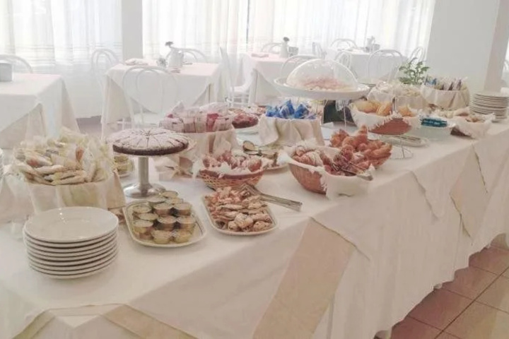 Dining 21 of 24