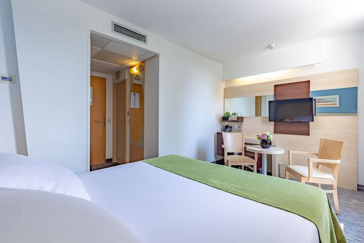 Room 7 of 70