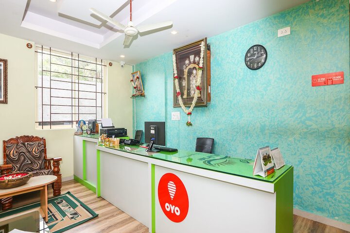 OYO 15725 Golden Residency