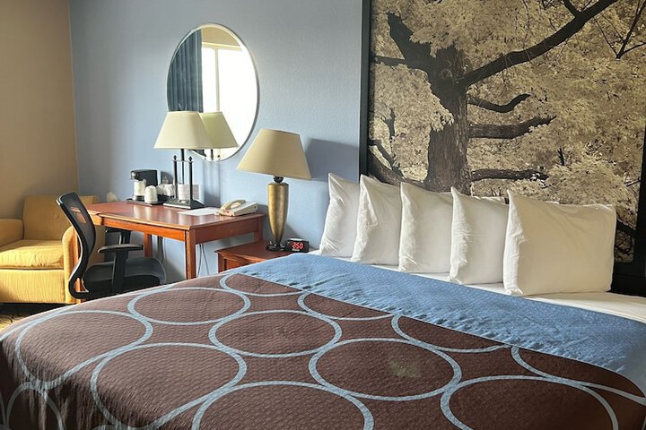 Room 18 of 36