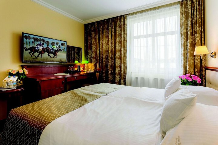 Room 36 of 86