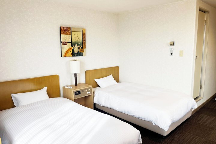 Room 9 of 28