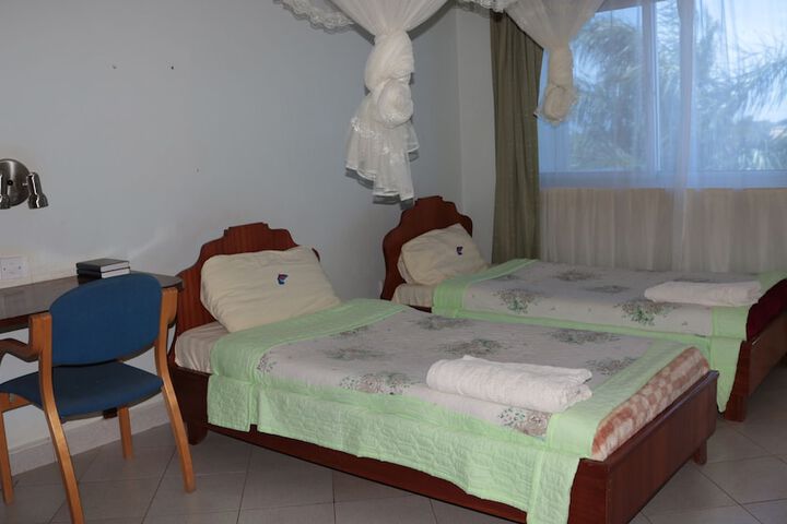 Room 5 of 7